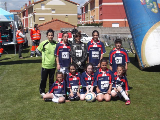 Participantes en la última edición del torneo en Salas. Foto: monitores deportivos salas.