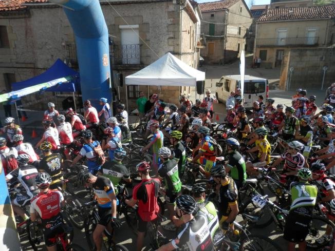 233 corredores participaron en la BTT de Pinares con dos recorridos por parte de la comarca